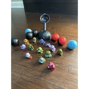 WCT Crashlings Lot of 13 with Catapult and Balls Action Figures